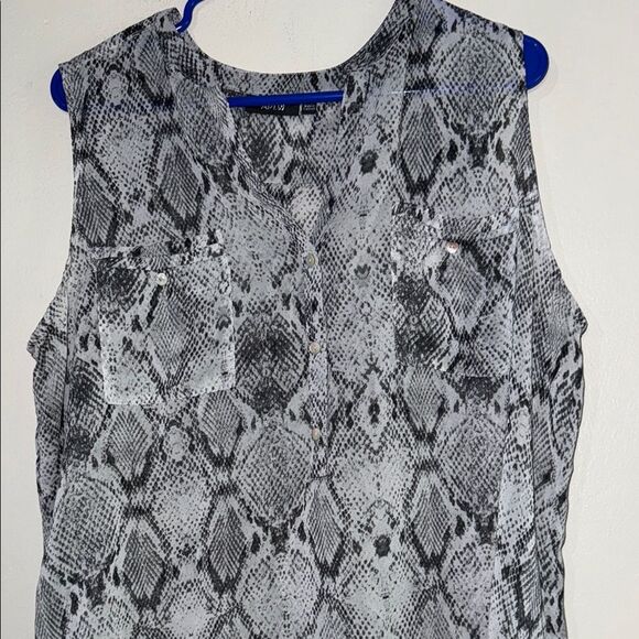 Apt. 9 Gray and Black Sleeveless Blouse - Picture 2 of 11